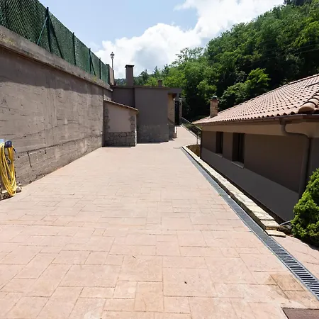 Sarren Pool