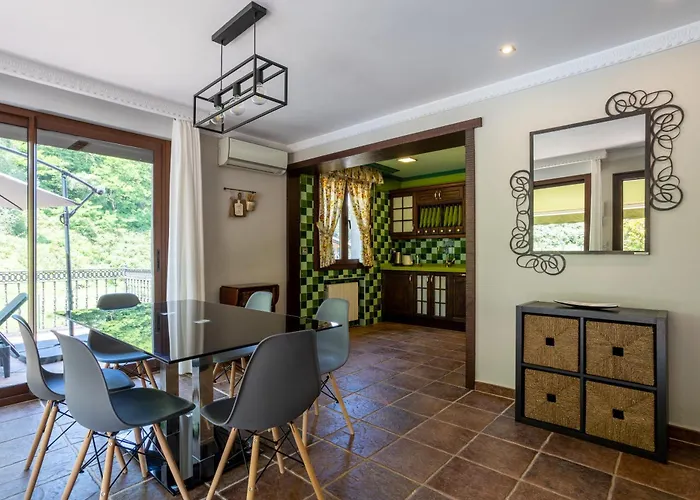 Sarren Pool Villa Bermeo