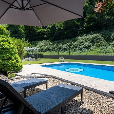 Sarren Pool