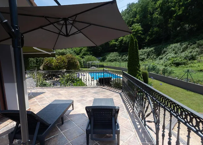 Sarren Pool Villa Bermeo